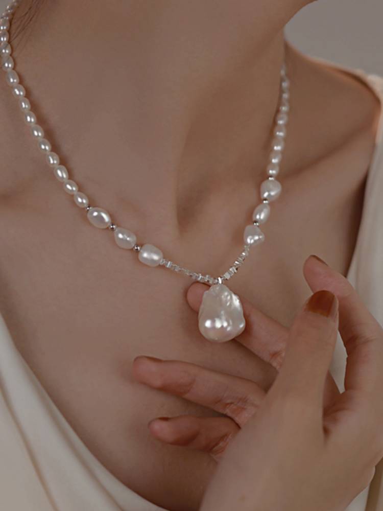 Baroque Fold Water Drop Pearl Beaded Clavicle Chain